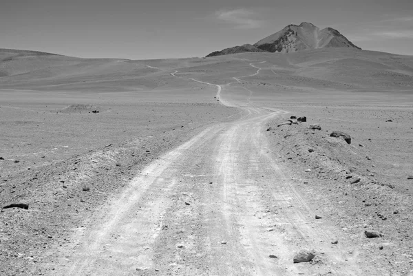 Távoli, kopár, vulkáni táj, az Atacama-sivatagban, Chile — Stock Fotó