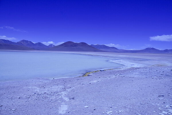 Альтиплано, высокогорный пустынный ландшафт с Лагуна-Верде в Боливии недалеко от чилийской границы, Южная Америка
