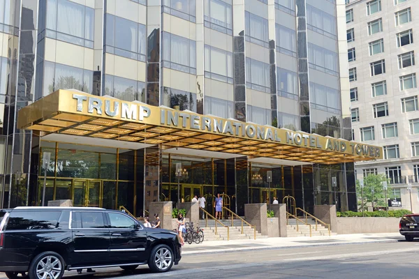 Trump High Rise Apartment Building in New York City — Stock Photo, Image