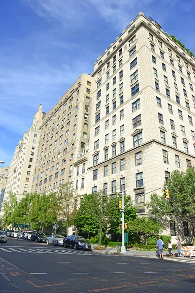 Luxury residential buildings on 5th Avenue, Manhattan — Stok fotoğraf