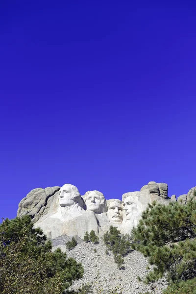 Національна горі Рашмор Меморіал, символу Америки громад, що розташована в Блек-Хіллс, Південна Дакота, США. — стокове фото