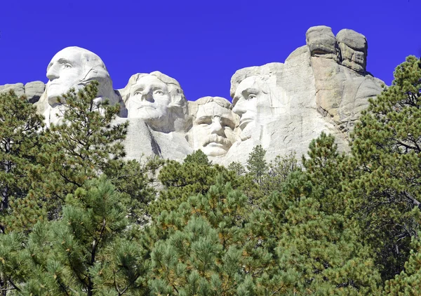 ラシュモア山国立記念公園、ブラックヒルズ、サウスダコタ州、アメリカに位置するアメリカのシンボル. — ストック写真