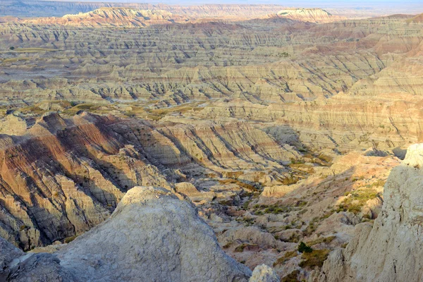 Badlands landscape, formed by deposition and erosion by wind and water, contains some of the richest fossil beds in the world, Badlands National Park, South Dakota, USA — Stock Photo, Image