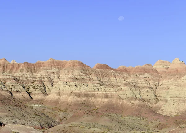 Badlands landscape, formed by deposition and erosion by wind and water, contains some of the richest fossil beds in the world, Badlands National Park, South Dakota, USA — Stock Photo, Image