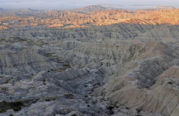 Paisaje de las tierras baldías, formado por la deposición y la erosión por el viento y el agua, contiene algunos de los lechos fósiles más ricos del mundo, Parque Nacional Badlands, Dakota del Sur, EE.UU. —  Fotos de Stock