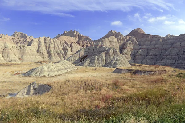 在南达科他州的荒原国家公园, 由沉积和风与水的侵蚀形成的荒地景观中, 有一些世界上最丰富的化石床 — 图库照片
