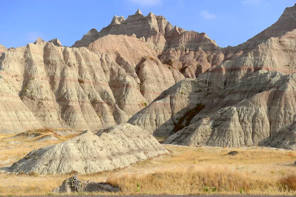 Paisaje de las tierras baldías, formado por la deposición y la erosión por el viento y el agua, contiene algunos de los lechos fósiles más ricos del mundo, Parque Nacional Badlands, Dakota del Sur, EE.UU. — Foto de Stock