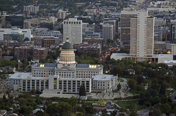 Línea del horizonte de Salt Lake City con el edificio Capitol, Utah — Foto de Stock