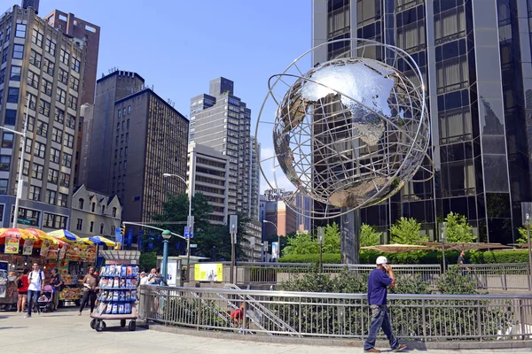 The Trump Tower and Globe at Columbus Circle — Stock Photo, Image