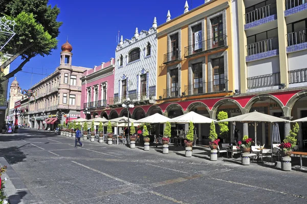 Edifícios vibrantes e coloridos de Puebla City, México — Fotografia de Stock