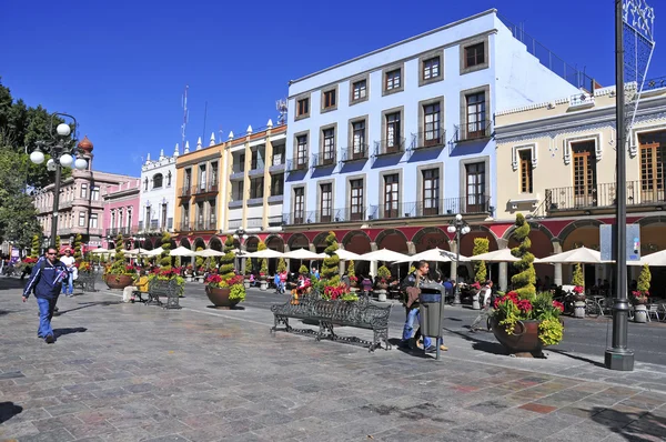 Lebendige und farbenfrohe Gebäude der Stadt Puebla, Mexiko — Stockfoto