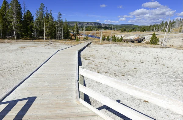 Boardwaks em Yellowstone National Park, Wyoming EUA — Fotografia de Stock