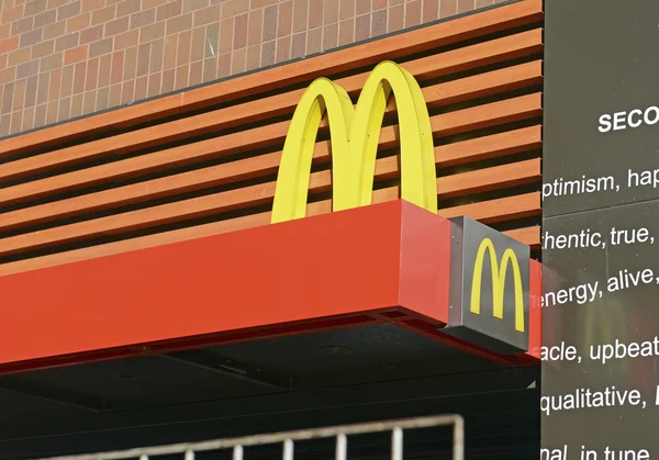 McDonald's sign on building — Stock Photo, Image