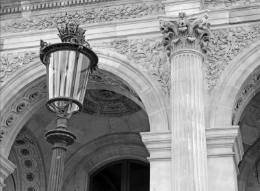 Sütunlar ve ışık mimariyi sonrası, Paris, Fransa