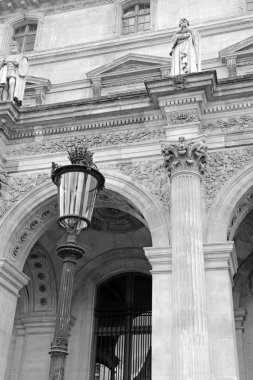 Sütunlar ve ışık mimariyi sonrası, Paris, Fransa