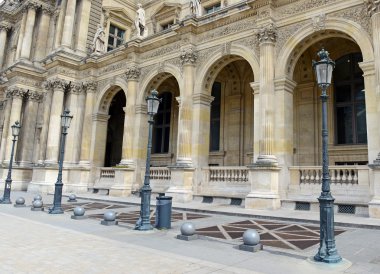 Sütunlar ve ışık mimariyi sonrası, Paris, Fransa