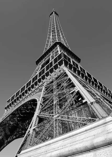 The iconic Eiffel Tower, Paris France — Stock Photo, Image