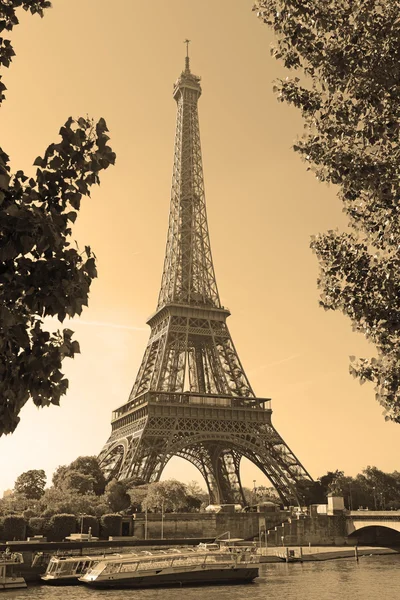 A icónica Torre Eiffel, Paris França — Fotografia de Stock