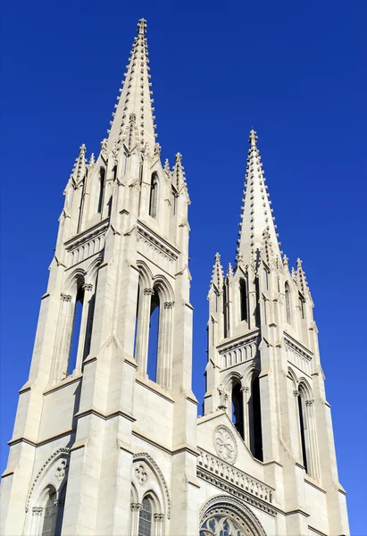 Church with Steeple in blue sky — Stock Photo, Image