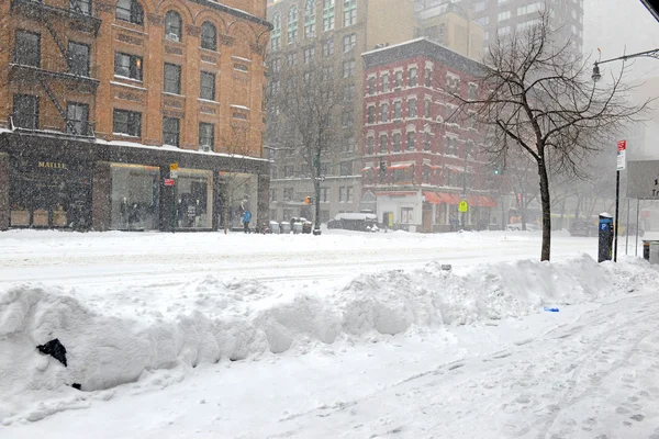 Snow covered street in Manhattan, New York — Stock Photo, Image