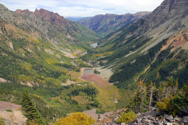 Terreno acidentado dos Sinos Maroons e da Cordilheira dos Alces, Colorado Rockies — Fotografia de Stock