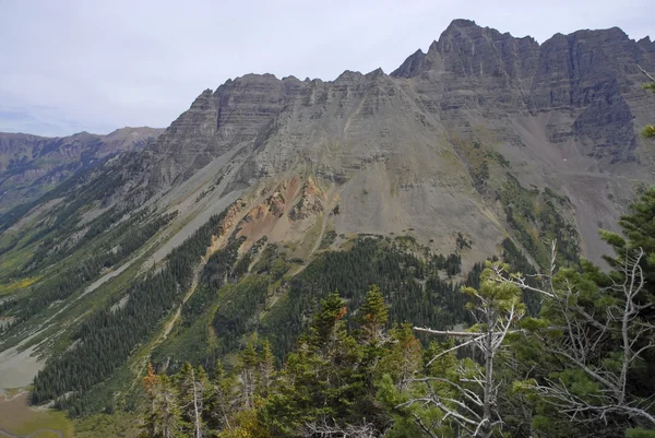 Terreno acidentado dos Sinos Maroons e da Cordilheira dos Alces, Colorado Rockies — Fotografia de Stock