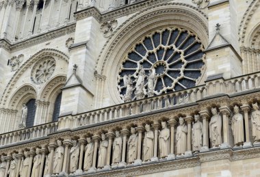 Sanat ve oymalar Notre Dame Katedrali, Paris, Fransa, yakın çekim
