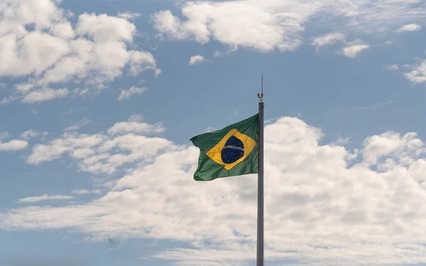 Σημαία Βραζιλίας Μπλε Ουρανός Και Σύννεφα Σύμβολο Της Δημοκρατίας Ημέρα — Φωτογραφία Αρχείου