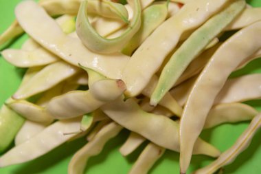 Fasulye salatası. Faseolus vulgaris L kapsülleri insan tüketimi için taze gıdalar. Mutfak lezzeti. Brezilya mutfağı. Protein zengini detoks salatası.