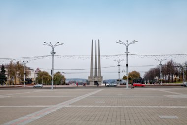 Zafer Anıtı kompleks sayısı ile kare. Vitebsk. Belarus