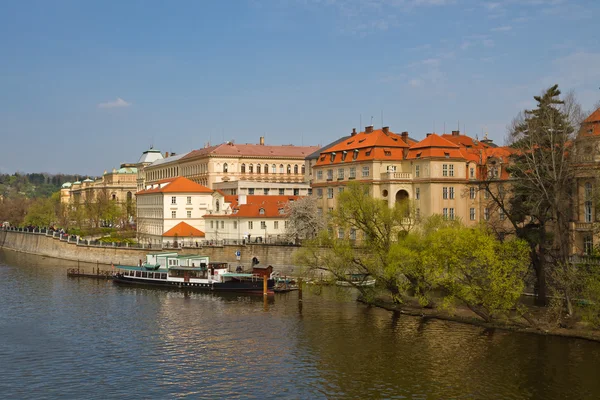 Δημοκρατία της Τσεχίας. Άποψη της Πράγας από τον ποταμό Μολδάβα — Φωτογραφία Αρχείου