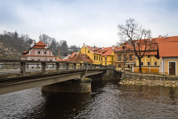 République tchèque. Cesky Krumlov. Le pont sur la rivière Vltava — Photo