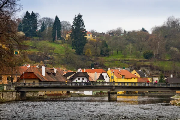 Tsjechische Republiek. Cesky Krumlov. De brug over de rivier Vltava — Stockfoto