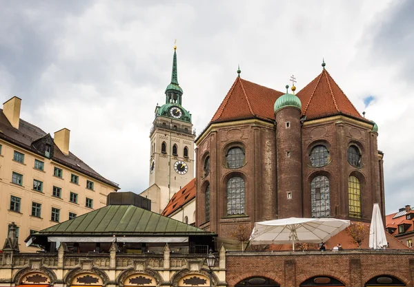 Duitsland. München. Weergave van de kerk van St. Peter — Stockfoto