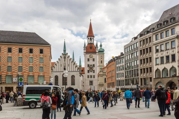 Duitsland. München. Het plein Marienplatz. Bekijken van oude stadhuis — Stockfoto