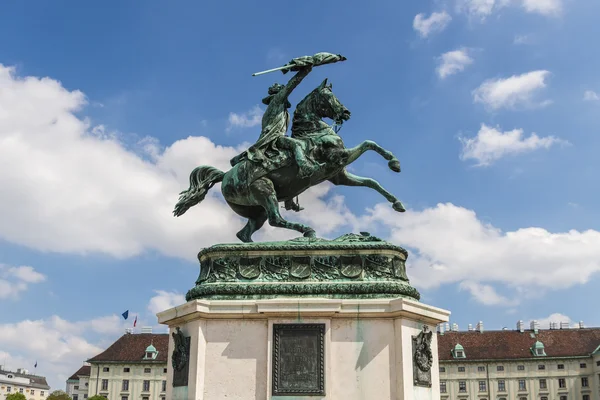 Il monumento all'arciduca Karl sulla Heldenplatz. Vienna. Austria . — Foto Stock