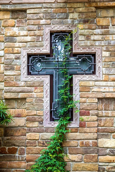 The window in the shape of a cross on the Church wall — Stock Photo, Image