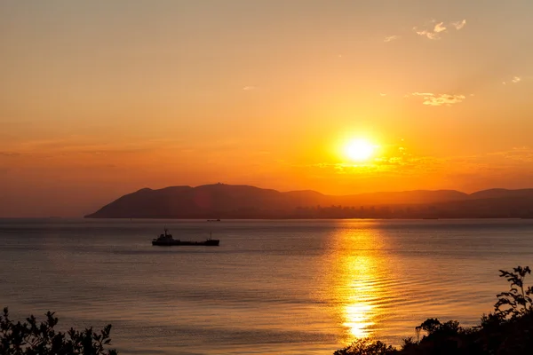 Solnedgång över havet — Stockfoto