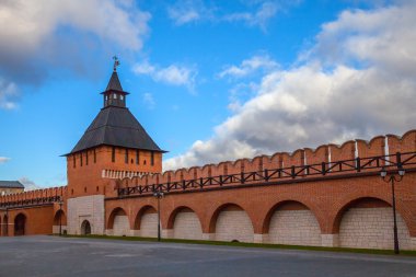 Tula Kremlin, 16th yüzyıl mimarisinin bir anıt. Kale duvarı ve su gate kulesi. Tula şehir. Rusya