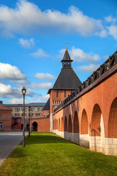 Il Cremlino Tula, monumento architettonico del XVI secolo. Il muro della fortezza e la torre della porta dell'acqua. La citta 'di Tula. Russia — Foto Stock