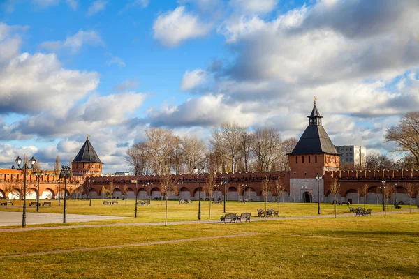 Het Tula Kremlin, een monument van het platform van de 16e eeuw. Ivanovo stadspoort toren en Ивановская toren. De stad van Tula. Rusland — Stockfoto