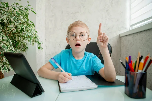 Young boy learn by tablet at home. Distance learning in quarantine. Isolation. Homework — Stock Photo, Image
