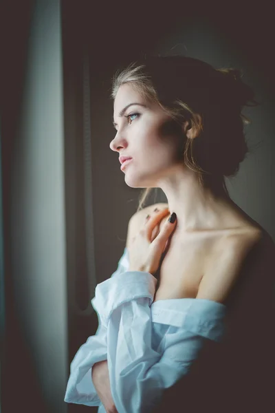 Portrait of a beautiful young woman — Stock Photo, Image