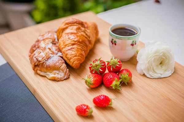 Croissant and cup of coffee — Stock Photo, Image