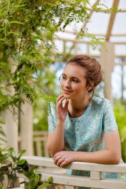 Botanik bahçesinde kız