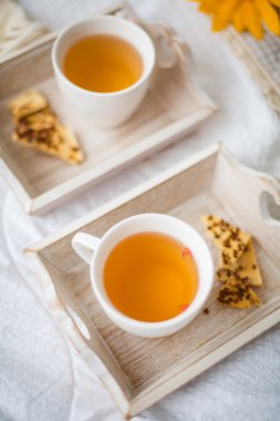 Sağlıklı sabah odaya yatak, seçici odak, sanatsal niyet