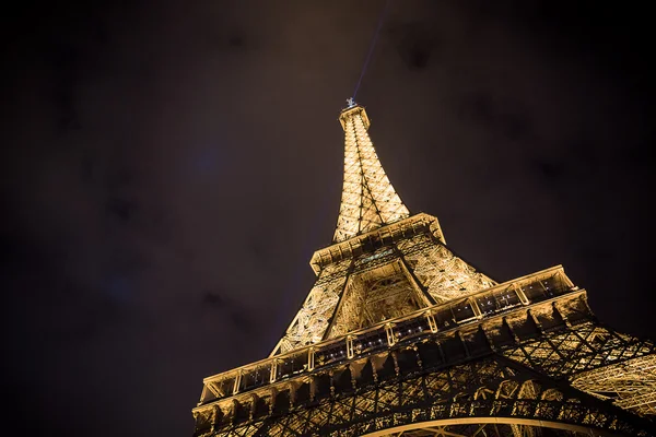 Torre Eiffel à noite — Fotografia de Stock