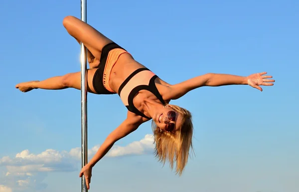 Pole dance — Stock Photo, Image