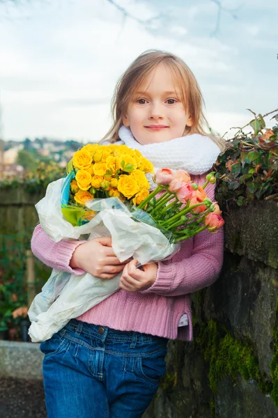 Spring portrait of adorable little kid girl with flowers — Stock Photo, Image