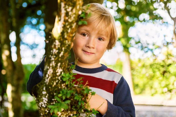 Outdoor portrait of a cute little boy — Stock Photo, Image